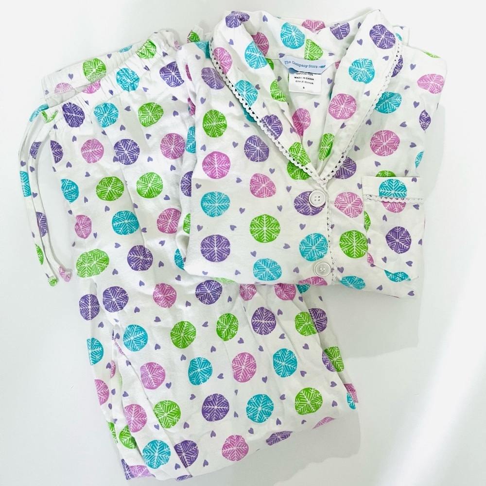 The Company Store White Snowflake Women’s Flannel Pajama Set Size Small